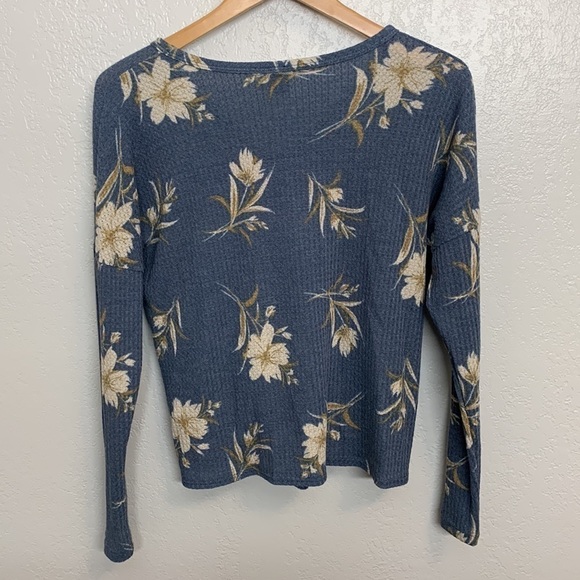 3/$25 Paper Crane Front Tie Shirt, Size Small - Picture 9 of 13